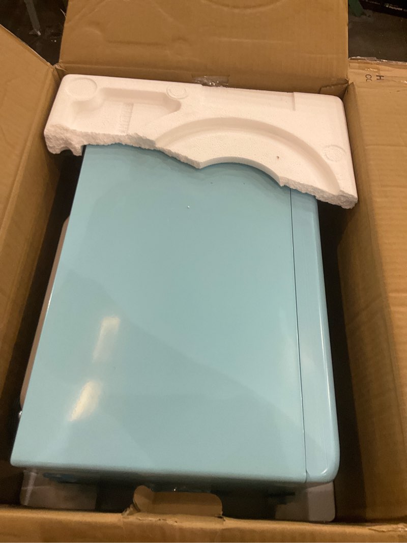 Condition photo showing Good Condition for Galanz GLCMKA07BER-07 Retro Microwave Oven, LED Lighting, Pull Handle Design, Child Lock, Bebop Blue, 0.7 cu ft Blue .7 cu ft Classic Microwave Oven