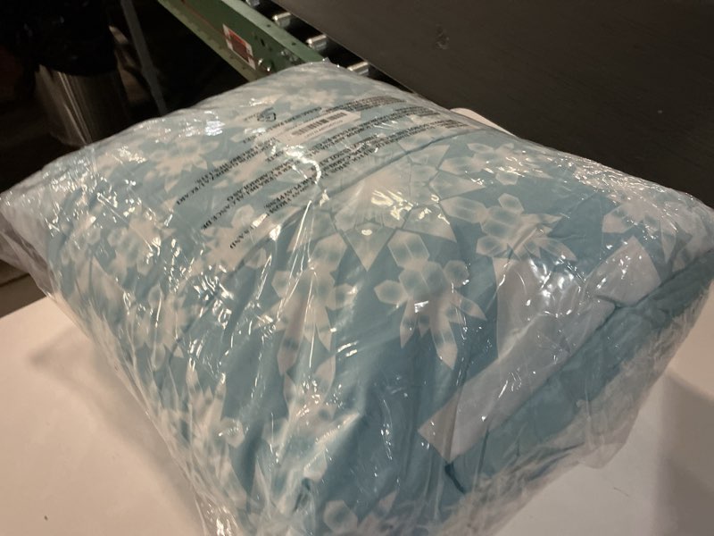 Condition photo showing As Is for Jay Franco Disney Frozen 2 Elsa Color Block 7 Piece Queen Bed Set - Includes Reversible Comforter and Sheet Set Bedding - Super Soft Fade Resistant Microfiber (Official Product)