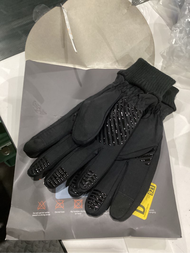 Condition photo showing Good Condition for Winter Gloves for Men and Women in Cold Weather - Thermal Gloves with Touchscreen Fingers, Water Resistant Warm Gloves for Running, Bike and Hiking Black Small