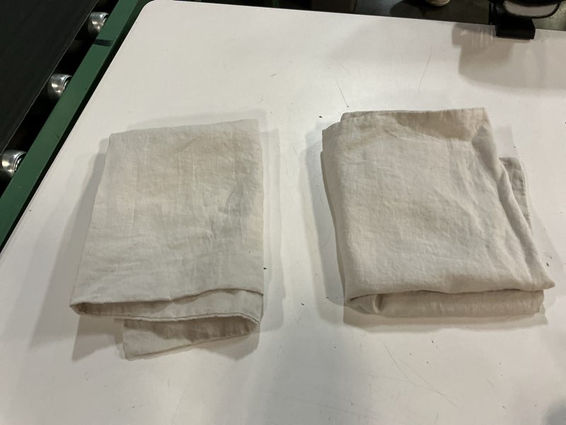 Condition photo showing Good Condition for quince bamboo pillowcase set color sand standard