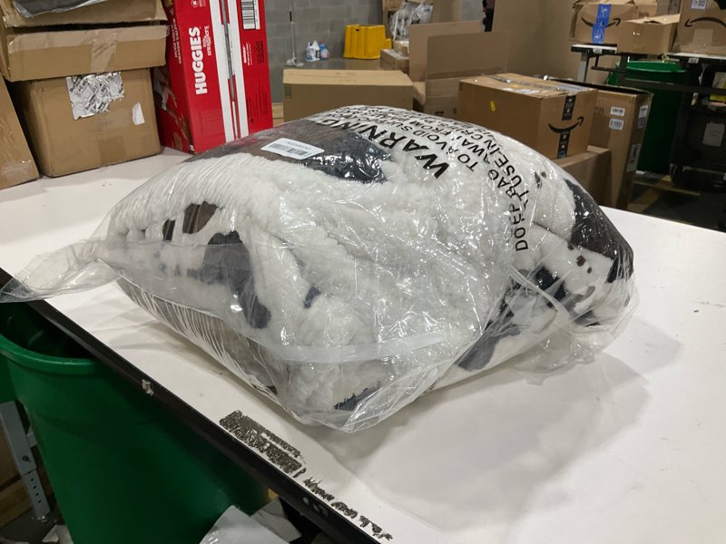 Condition photo showing Good Condition for Cow Print Heated Blanket Twin-Heating Electric Blanket Twin with 10 Heat Levels & 10 Hours Auto-Off, Cozy Soft Fleece Sherpa, Washable, 62 x 84 Inches Cow Print White 01 - Black Ombre-white Twin 62" x 84"