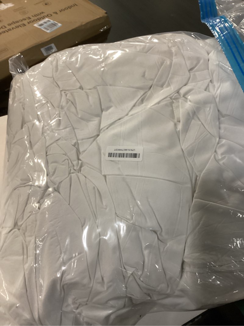 Condition photo showing Good Condition for Three Geese Luxury Goose Down Comforter King Size, Ultra-Soft Fluffy Duvet Insert for All Season, 1800TC Cotton Blended Cover Hotel Style Bedding Comforter 106x90 inch King-106x90" White