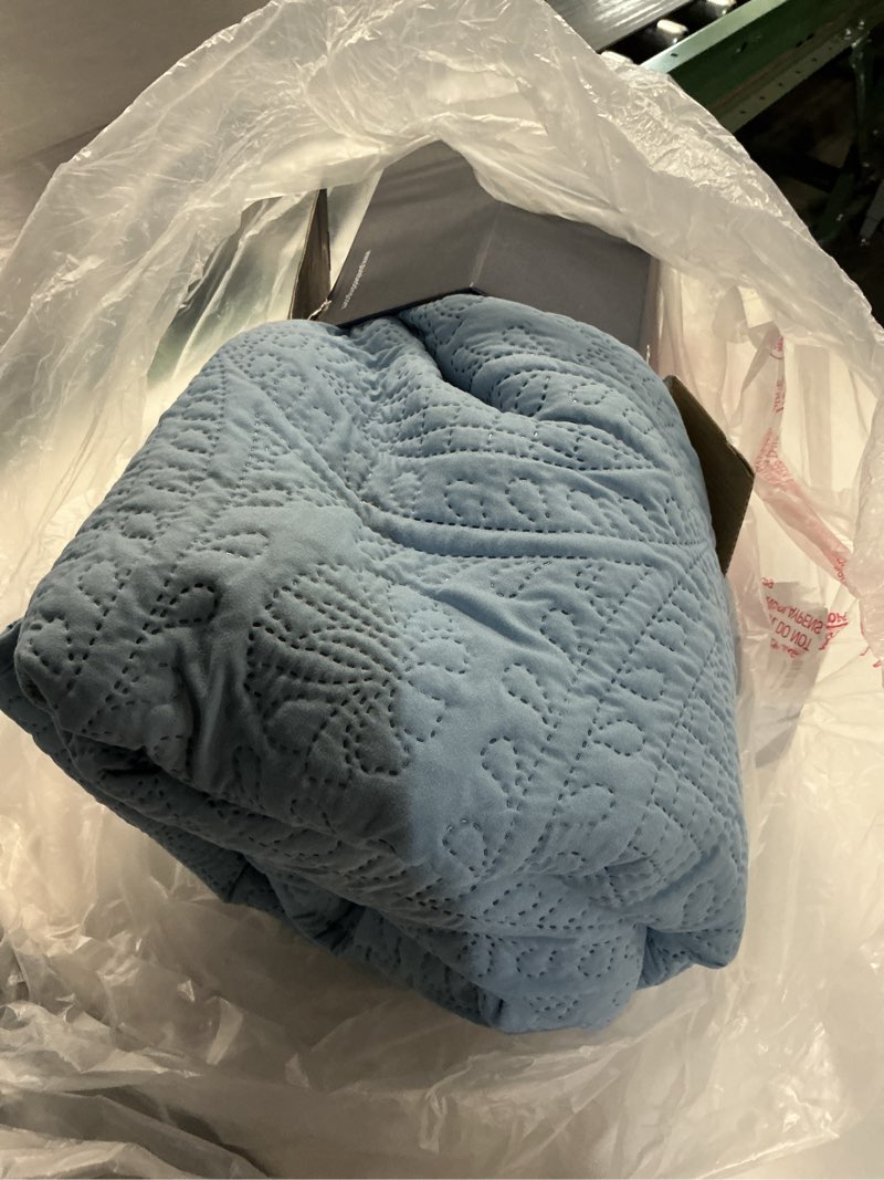 Condition photo showing Good Condition for Quilt Set King/Cal King/California King Size Ash Blue - Oversized Bedspread - Soft Microfiber Lightweight Coverlet for All Season - 3 Piece Includes 1 Quilt and 2 Shams, Geometric Pattern Geometric-ash Blue King/California King (94"x110")