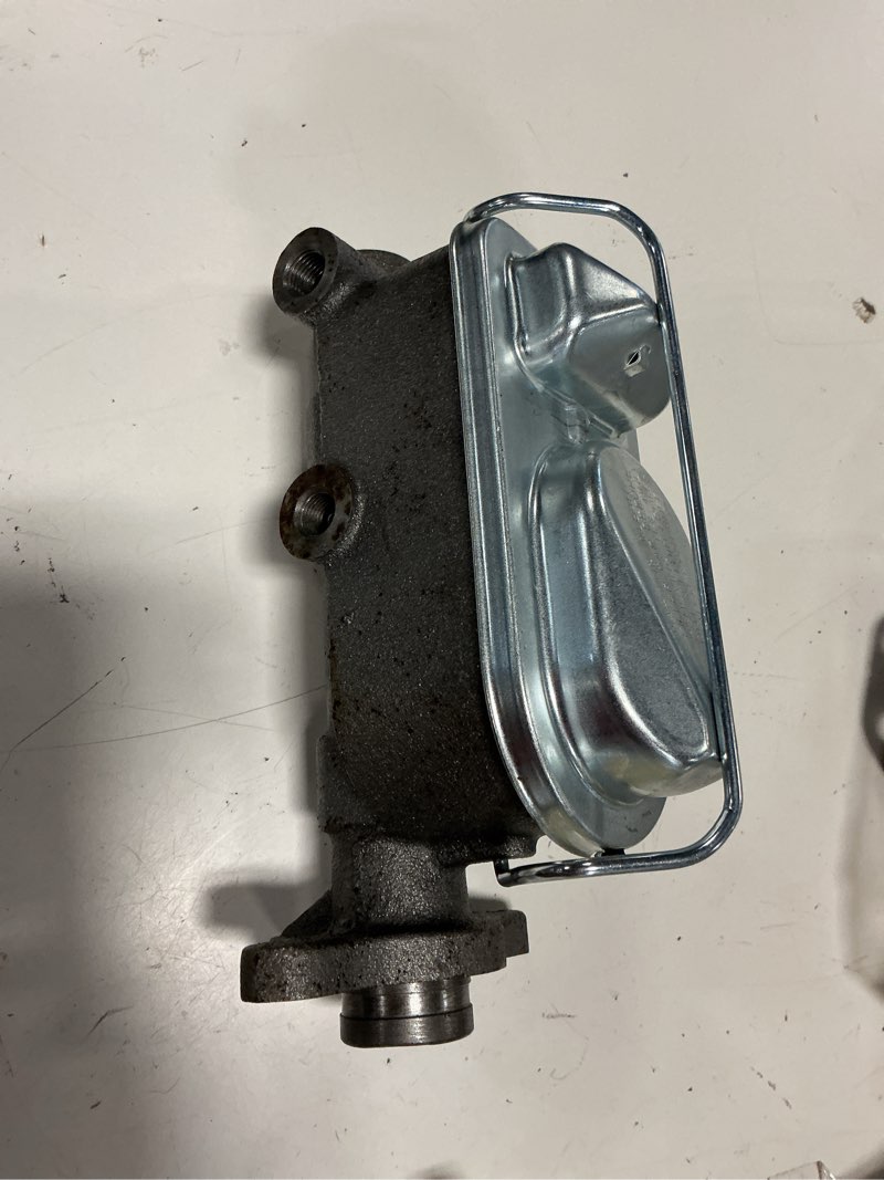 Condition photo showing As Is for philtop reemplazo del cilindro maestro de freno m39366 para cj7 1978-1986, cj5 1978-1983, scrambler 1981-1985 | 1978-1986 jeep cj7 4.2l, 1980-1986 jeep cj7 2.5l, 1981-1985 jeep scrambler 2.5l/4.2l, 1978-1983 jeep cj5 4.2l direct fit