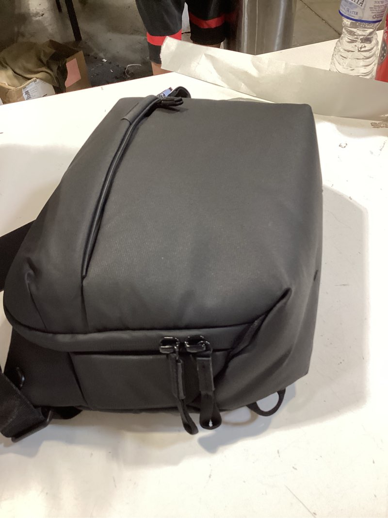 Condition photo showing Good Condition for peak design everyday sling 10l black, sling or shoulder carry (beds-10-bk-3)