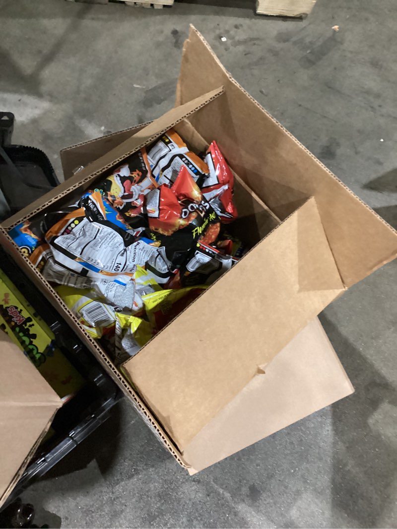 Condition photo showing New/Like New for Frito-Lay Doritos & Cheetos Mix Variety Pack, 2.42 Pounds, (Pack of 40) Doritos & Cheetos Mix 40 Count (Pack of 1)