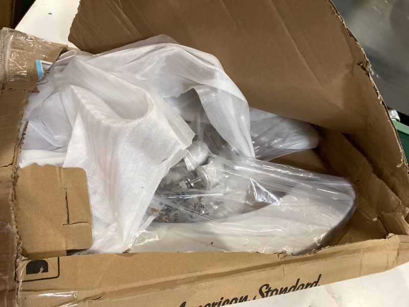 Condition photo showing Good Condition for american standard 5901.100.020 heavy-duty elongated commercial toilet seat, white