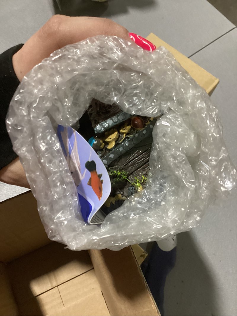 Condition photo showing New/Like New for Pen-Plax RR848 Sunken Treasure Chest Aquarium Decoration