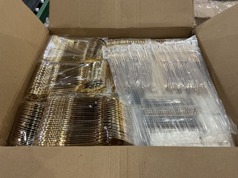Condition photo showing Good Condition for youbet 700pcs gold plastic dinnerware set - white and gold disposable plates for 100 guest - 200 disposable plates, 300 heavy duty plastic silverware, 100 cups,100 napkins for wedding