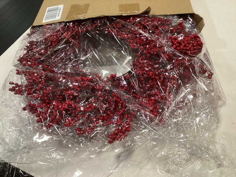 Condition photo showing Good Condition for Christmas Placemats Set of 4 Round Red Berry Place Mats 16 Inch Artificial Berry Wreath Placemats Artificial Xmas Thermal Insulation Dining Table Mat for Xmas Winter Party Dining Decorations