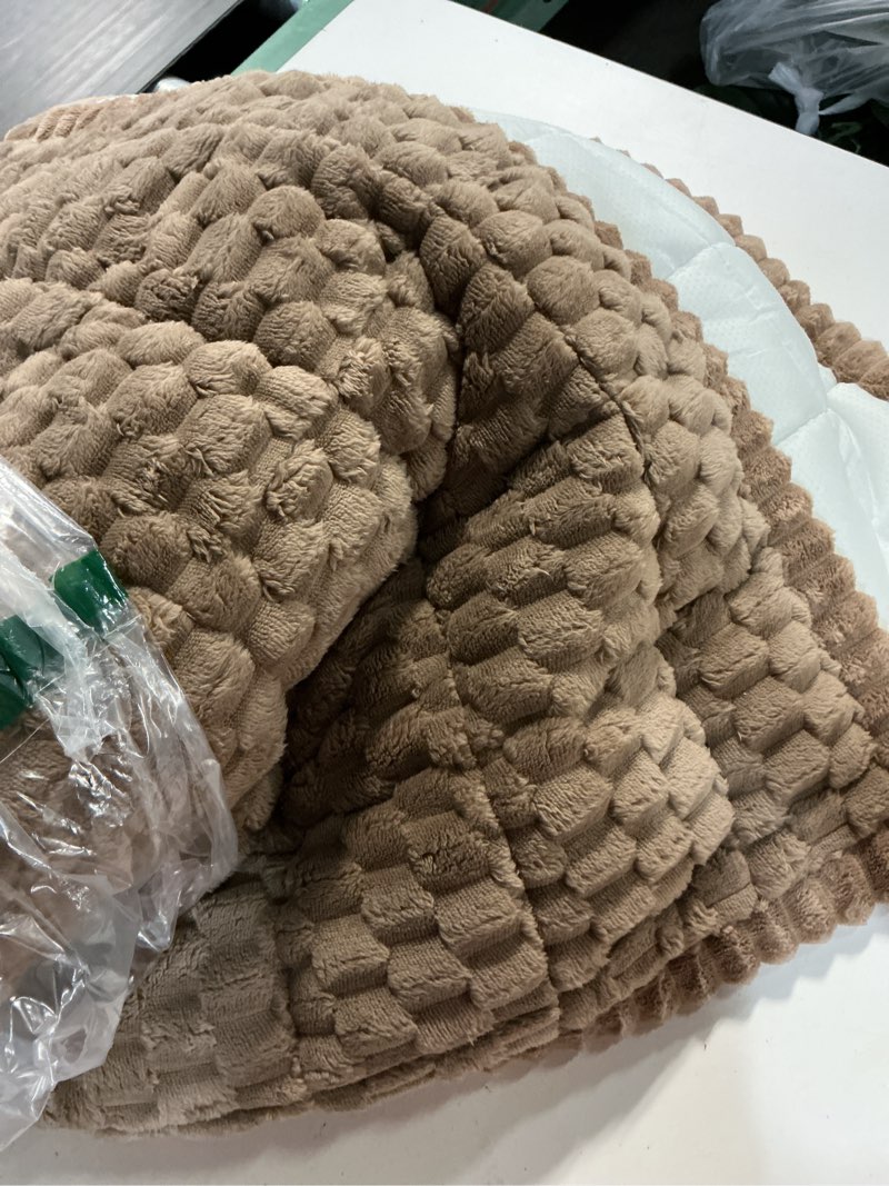 Condition photo showing Good Condition for pet couch cover dogs washable non-slip couch protector pet friendly dog mat for couches and sofas?brown, 27.6"×59.1"? brown 27.6"×59.1"