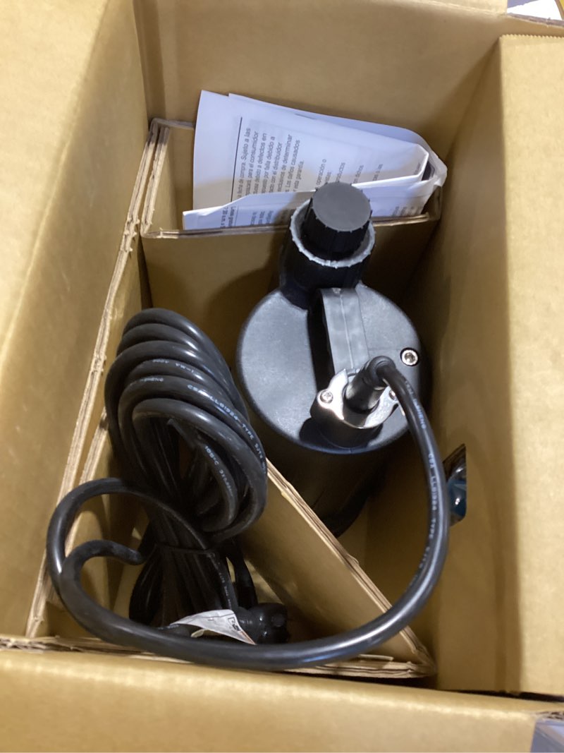 Condition photo showing Good Condition for zoeller 2400 plug-in pool cover pump