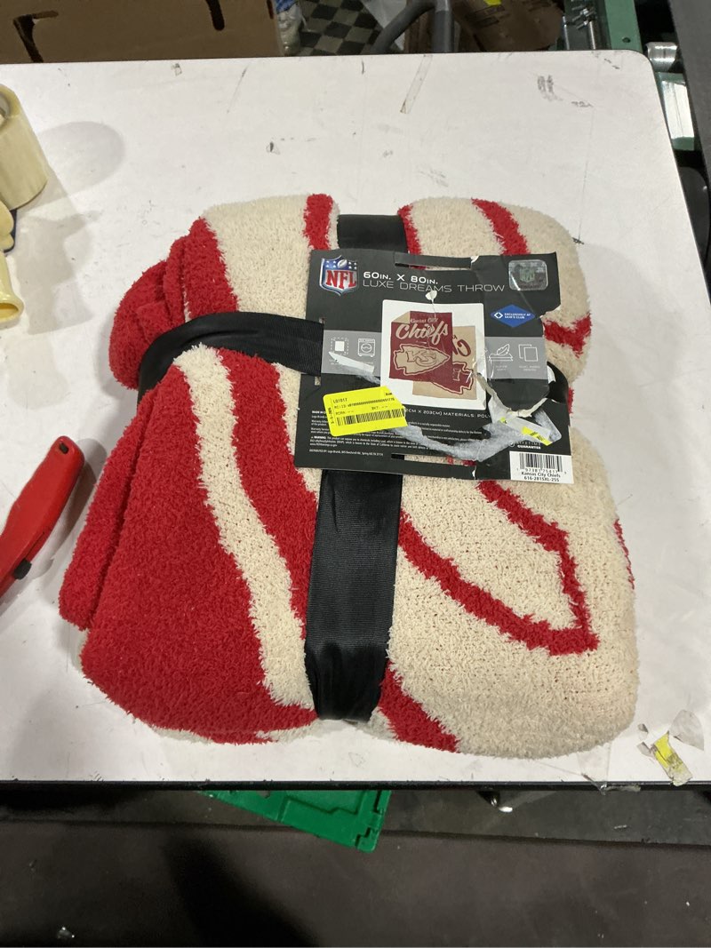 Condition photo showing Good Condition for similar to nfl luxe dreams throw