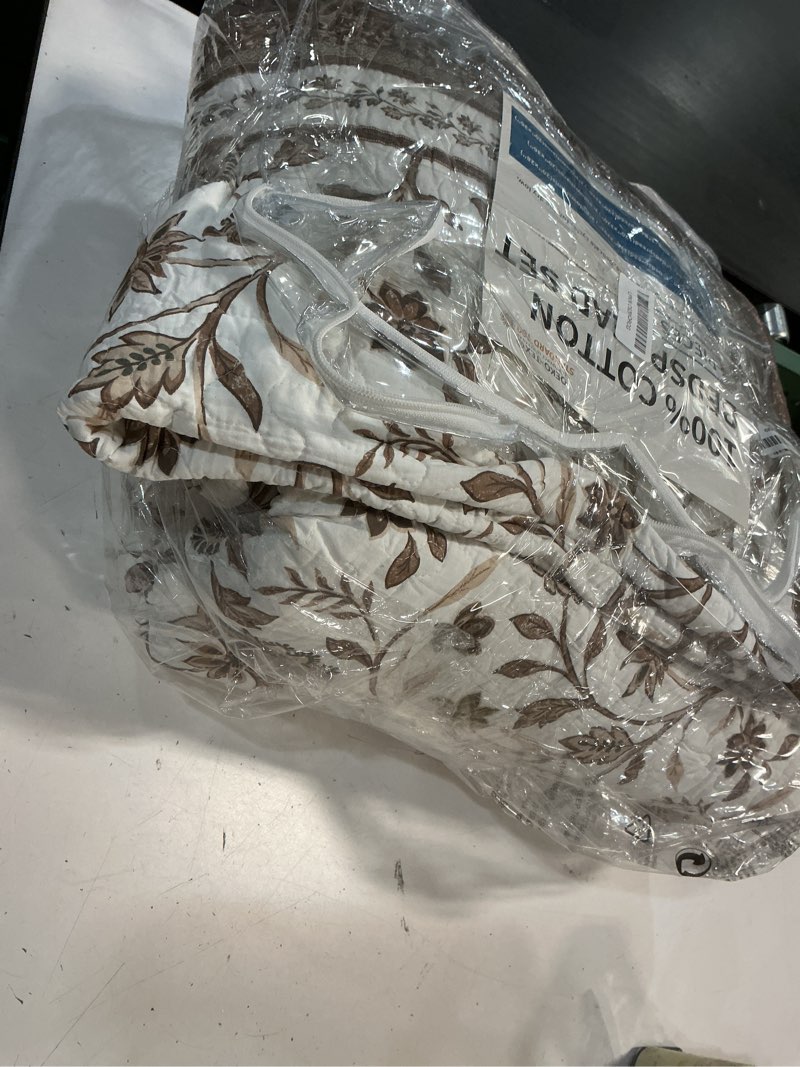 Condition photo showing Good Condition for 100% cotton bedspread king size 120"x120" - farmhouse lightweight oversized king quilt with 2 pillowshams, reversible printed botanical pattern quilted bedding coverlet, 3 pcs, brown/white brown/white/green king(120"x120")