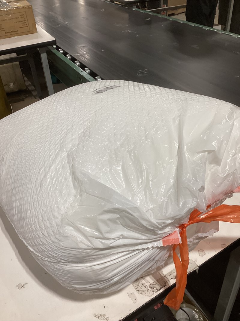 Condition photo showing Good Condition for Oubonun 22 x 22 Throw Pillow Inserts, Firm and Fluffy Decorative Square Pillows for Couch Bed Sofa with Soft Cotton Cover White Cushion with Down Alternative Pack of 2 22x22 Inch (Pack of 2)