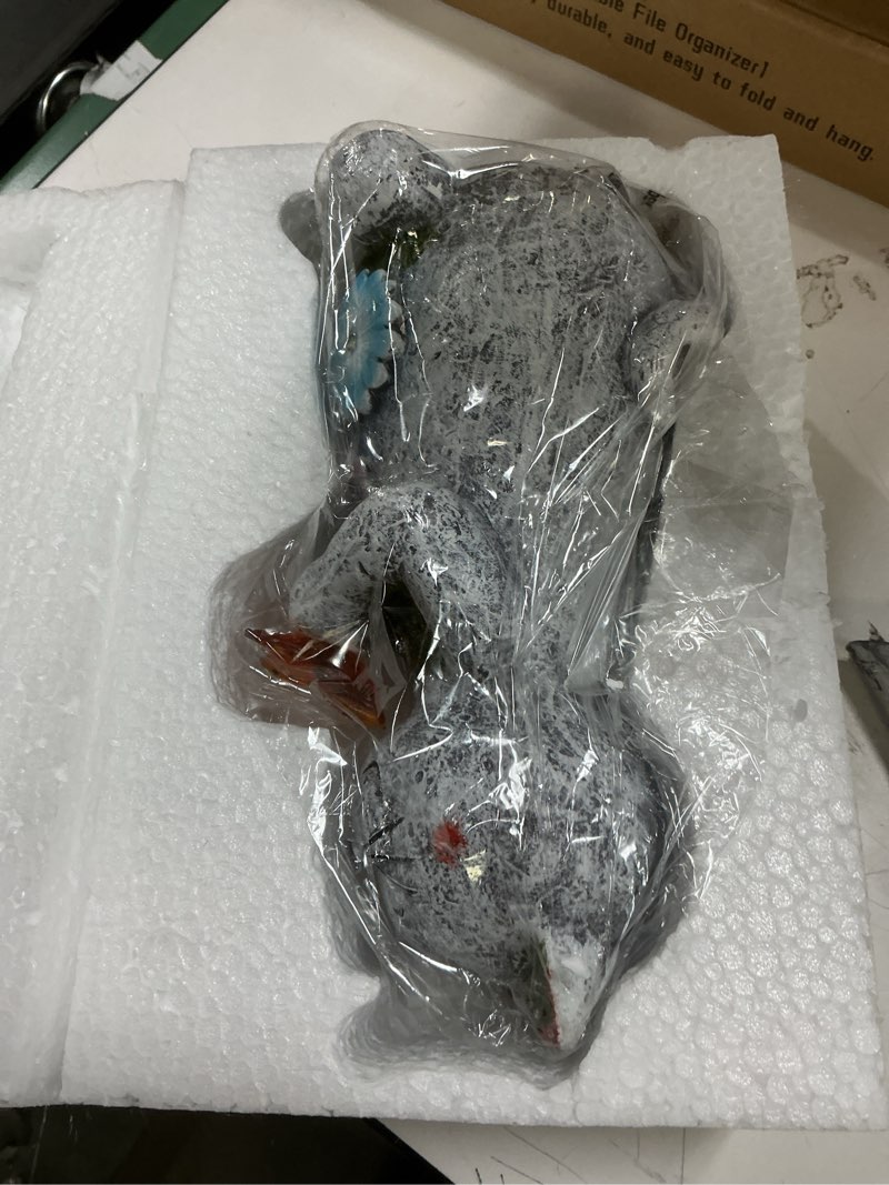 Condition photo showing New/Like New for Solar Garden Statue Cat Figurine – Outdoor Decoration with Butterfly for Garden Yard Lawn Home Decor Outside : Unique Gifts for Mom Grandma Retro