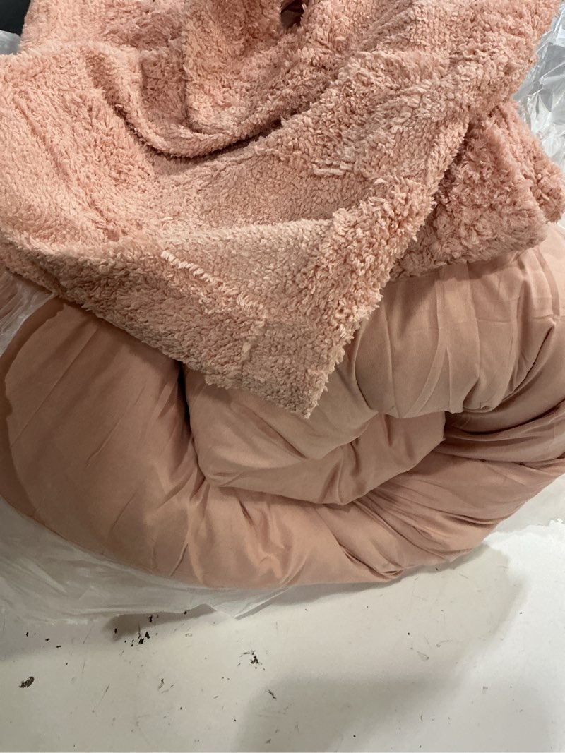 Condition photo showing Good Condition for joiedomi tufted california king comforter set, 3 pieces coral pink boho california king bedding set with 1 plaid geometric comforter and 2 pillow shams, checkered bed in a bag for all seasons 05 - coral pink california king