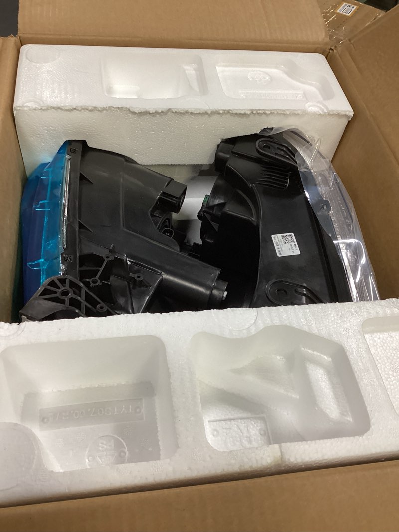 Condition photo showing Good Condition for headlights w/bulbs for 2007-2013 toyota tundra, fits 2008-2017 sequoia (fits 12-14 sequoia models without headlight washer only, not for models with leveling dial) polished chrome | with high & low beam bulbs oe replacement