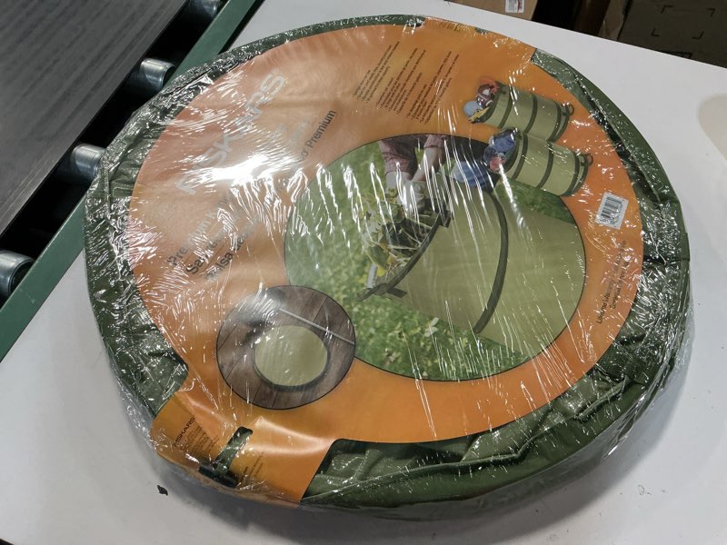 Condition photo showing New/Like New for fiskars kangaroo collapsible garden bag with heavy duty hardshell bottom for yard waste, 30 gallon reusable container for lawn care and gardening