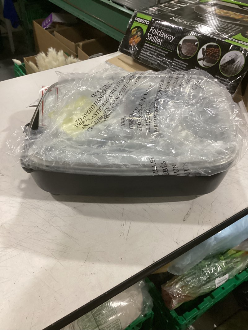 Condition photo showing Good Condition for presto 06857 16-inch electric foldaway skillet, black