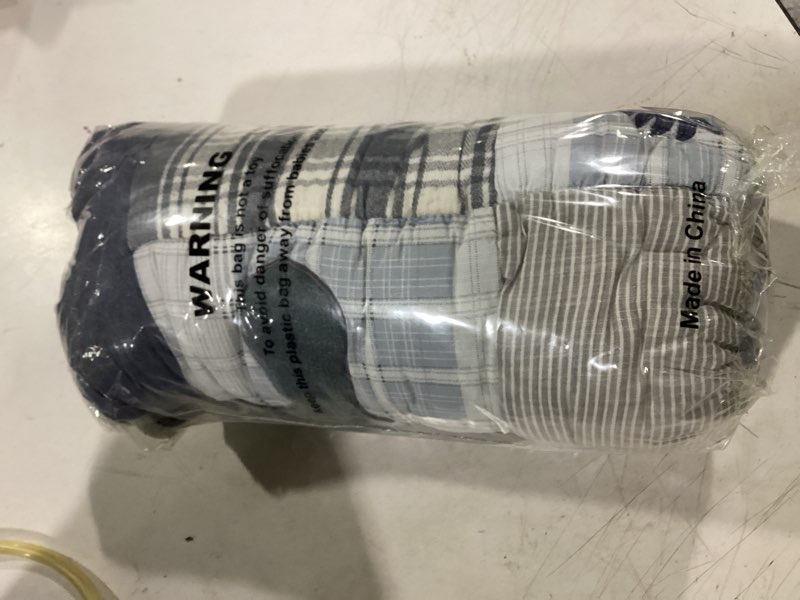 Condition photo showing Good Condition for gracelife sherpa fleece throw blanket for couch, fluffy plush warm fuzzy blanket for women and men, cozy thick soft twin blanket for bed, gray-soft blue, 60x80 inches grey-soft blue checkered 60" x 80"