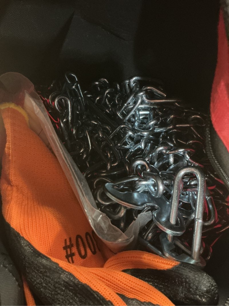 Condition photo showing Good Condition for Snow Chains, Thickened and Wear-Resistant High Carbon Steel Anti Slip Tire Chain for Light Truck, Pickups, and SUVs, Set of 2 (220265) 220265 - 25.1LB