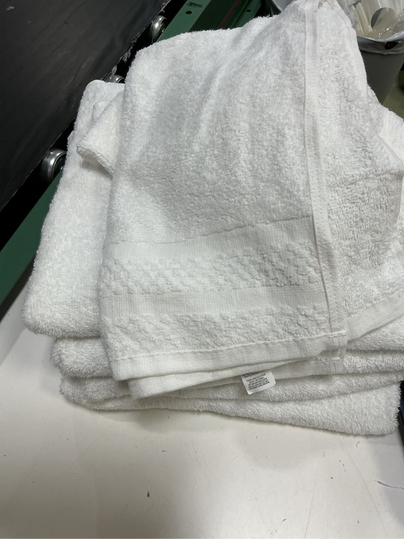 Condition photo showing Good Condition for mainstays 10 piece towel set with upgraded softness & durability, white