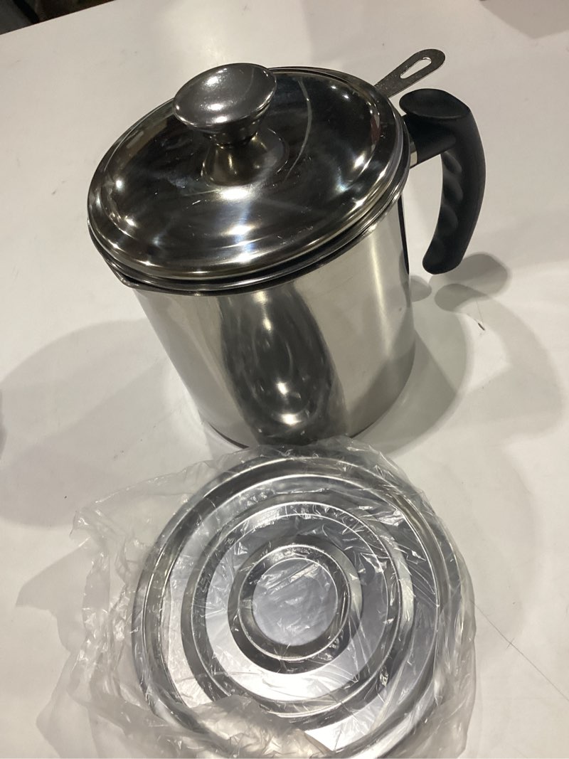 Condition photo showing Good Condition for kyraton bacon grease container with strainer, 48 oz stainless steel oil container, pot fat storage with lid, easy grip handle suitable for storing frying oil and cooking grease 1. silver