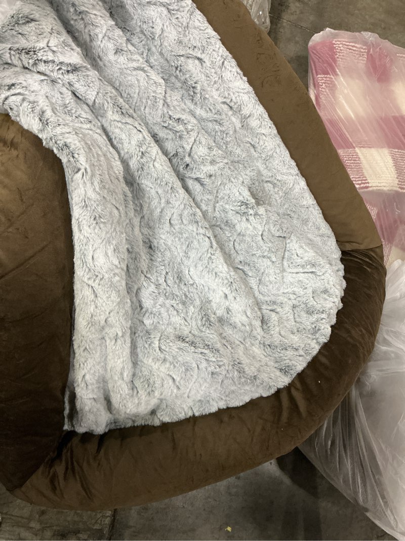 Condition photo showing Good Condition for ( Similar) Deluxe Washable Dog Bed for Large Dogs Dog Crate Mat 35 Inch Comfy Fluffy Kennel Pad Anti-Slip for Dogs Up to 60 lbs, 35\" x 23\", Grey 35.0\"L x 23.0\"W x 3.5\"Th Grey