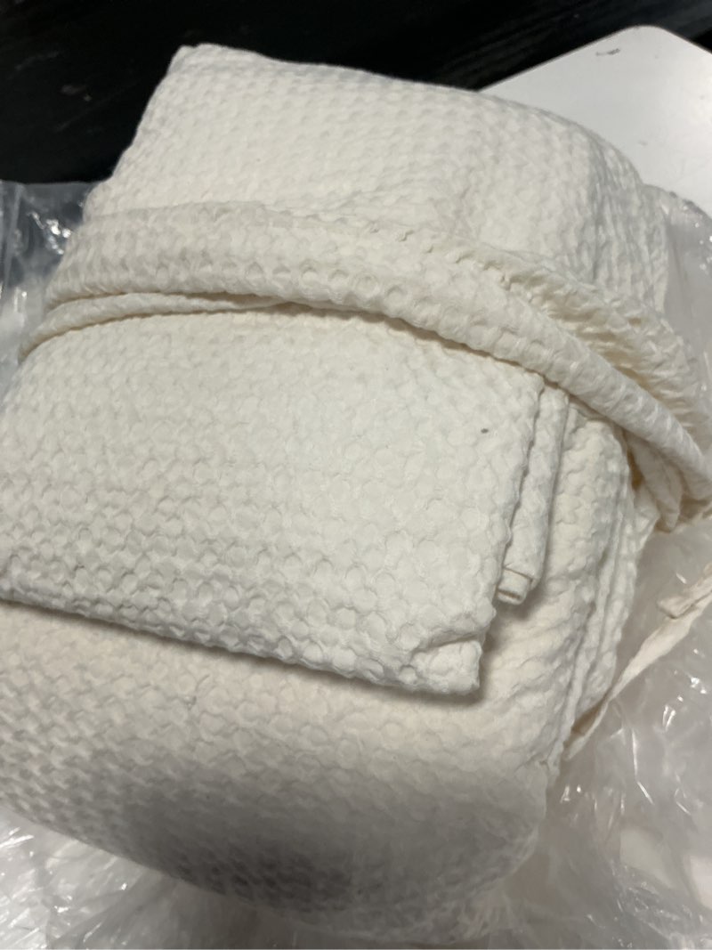 Condition photo showing Good Condition for organic luxe honeycomb duvet cover set, king/cal king, undyed