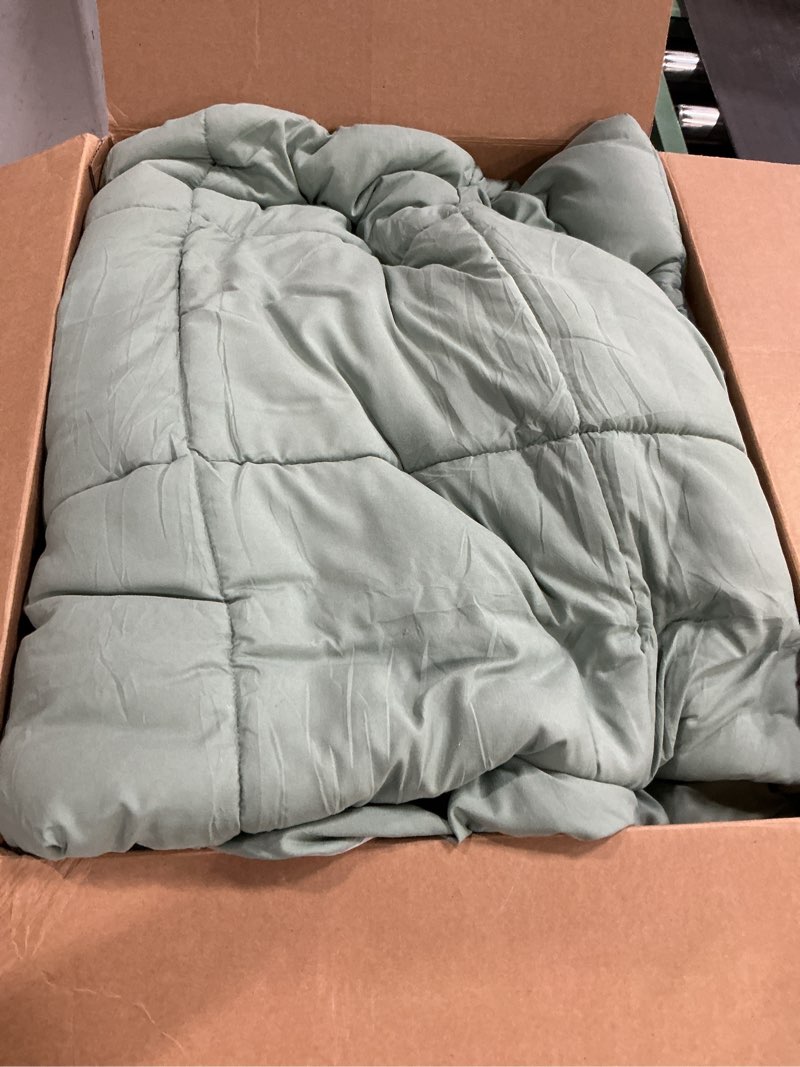 Condition photo showing As Is for nestl 7 piece california king comforter set – sage green reversible bed in a bag – complete cal king size bedding set with sheets, pillowcases and shams california king sage green