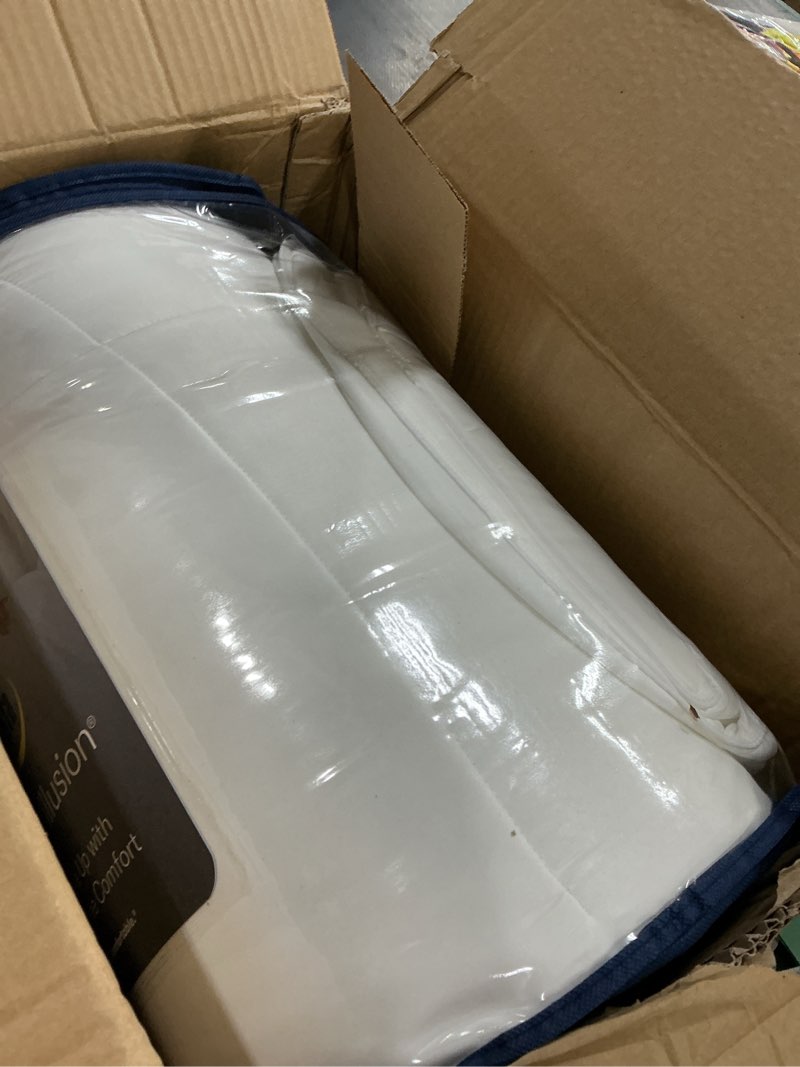 Condition photo showing Good Condition for serta down illusion all season hypoallergenic down alternative comforter with corner loops, king/cal king, white king/cal king all season