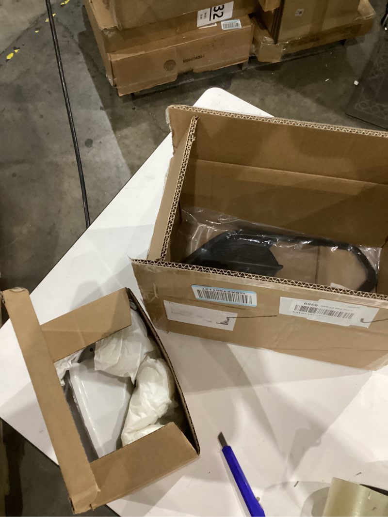 Condition photo showing Good Condition for Silscvtt Right Side Fog Light Replacement for Escape 2017 2018 2019 w/Black Cover FO1039164