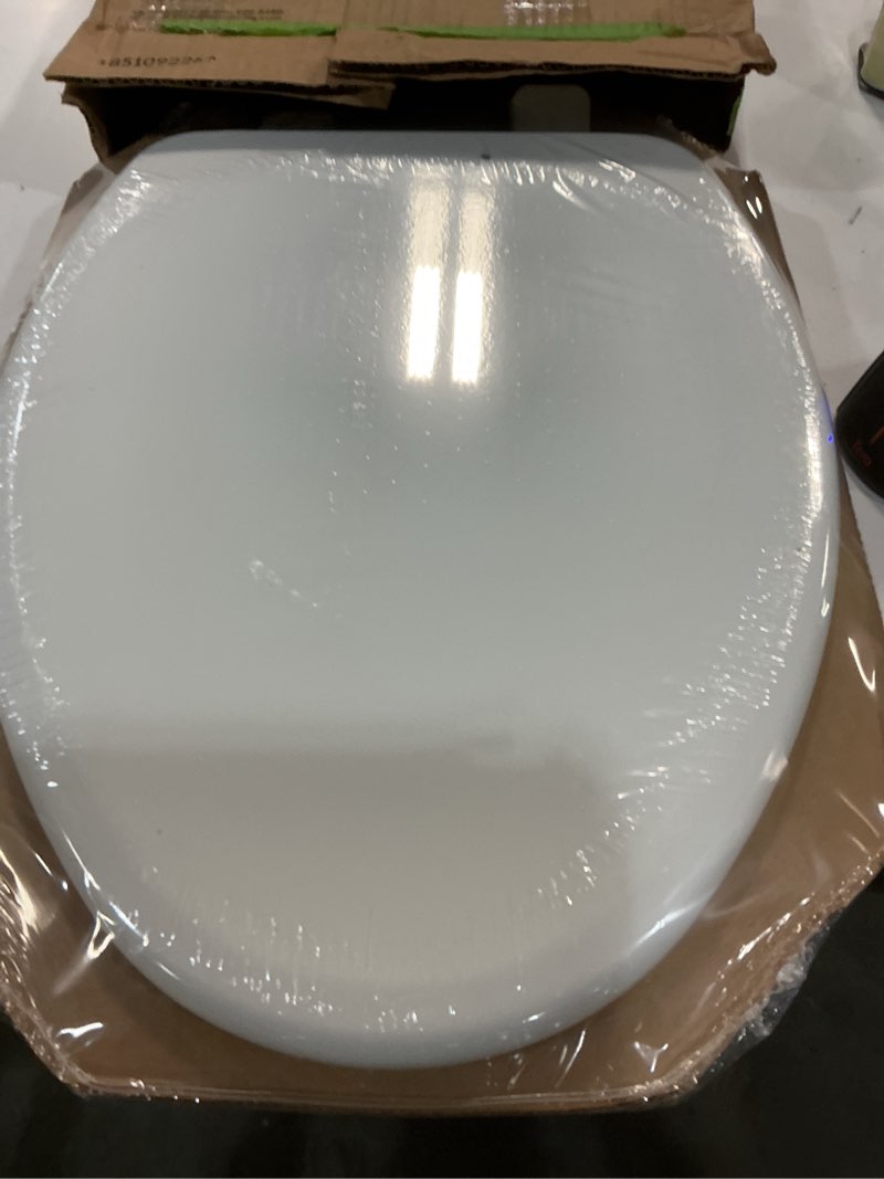 Condition photo showing Good Condition for mayfair linden slow close toilet seat, non slip heavy duty wood, easy install, elongated, white elongated traditional hinge