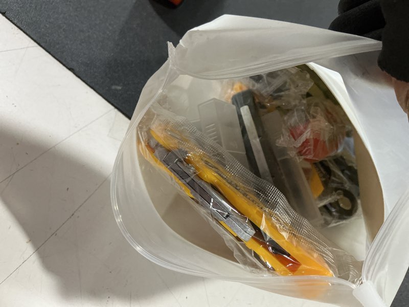 Condition photo showing Good Condition for 10pcs folding utility knives & 30pcs blades set for crafts, heavy duty retractable box cutters, exacto knife, paper cutter (folding style)