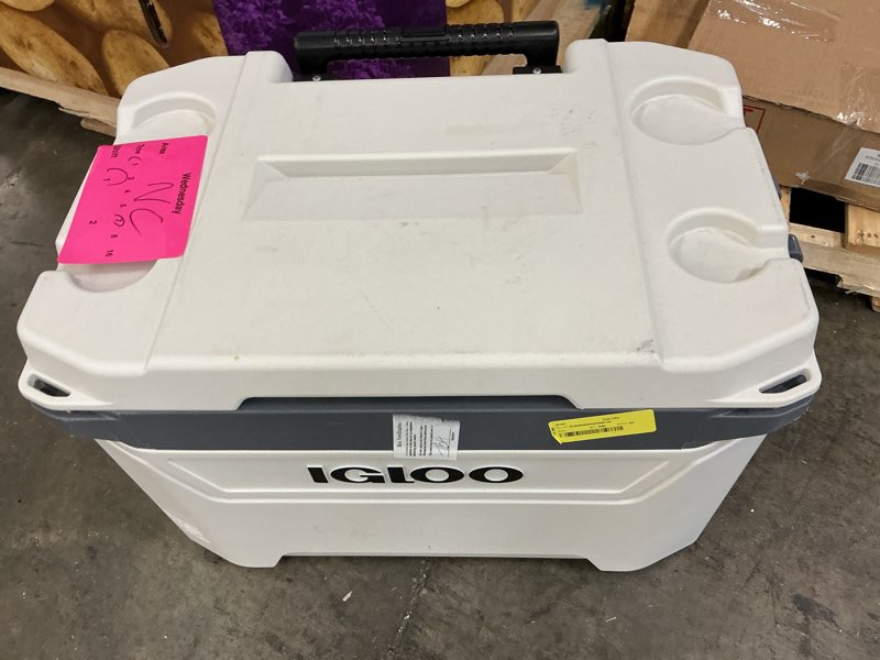 Condition photo showing As Is for igloo latitude marine 25 cooler