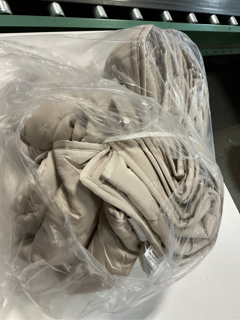 Condition photo showing Good Condition for bamboo dream quilt king color sand