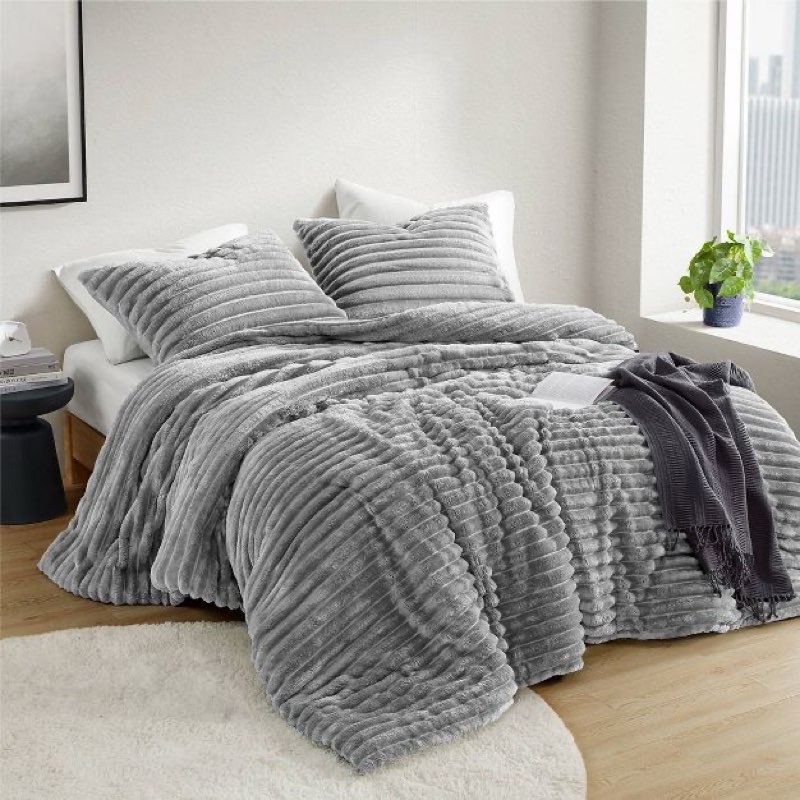 Amélie Home Luxury Flannel Fleece Queen Comforter Set,Soft Warm Striped Plush Bedding Set for Winter
