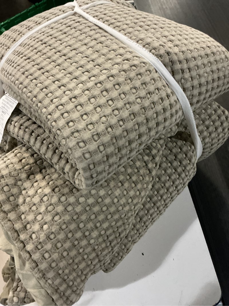 Condition photo showing Good Condition for warmdern waffle weave grey duvet cover set king size, textured, 3-piece | zipper closure, 4 corner ties, all-season, machine washable, ultra soft bedding set, breathable, lightweight, durable