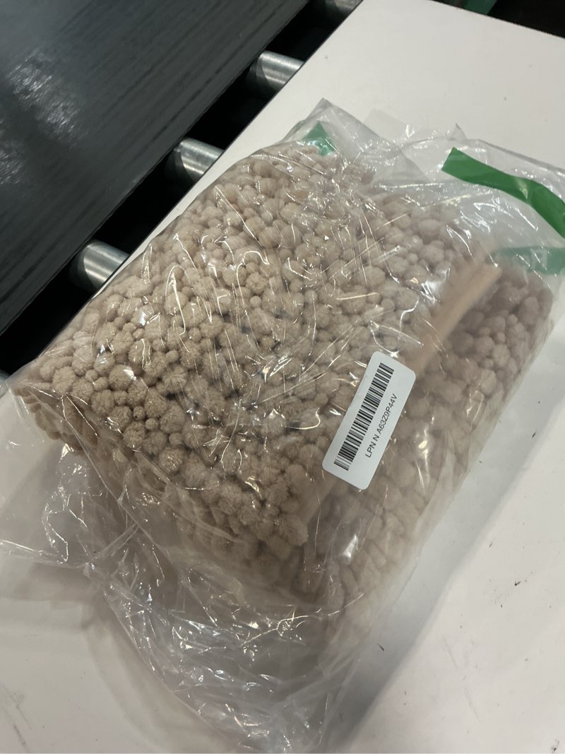 Condition photo showing Good Condition for olanly thick bathroom rugs 24x16, extra soft absorbent chenille bath rugs, rubber backing, machine wash dry, bath mats for bathroom floor, tub and shower, home decor accessories, beige beige rectangular 24" x 16"