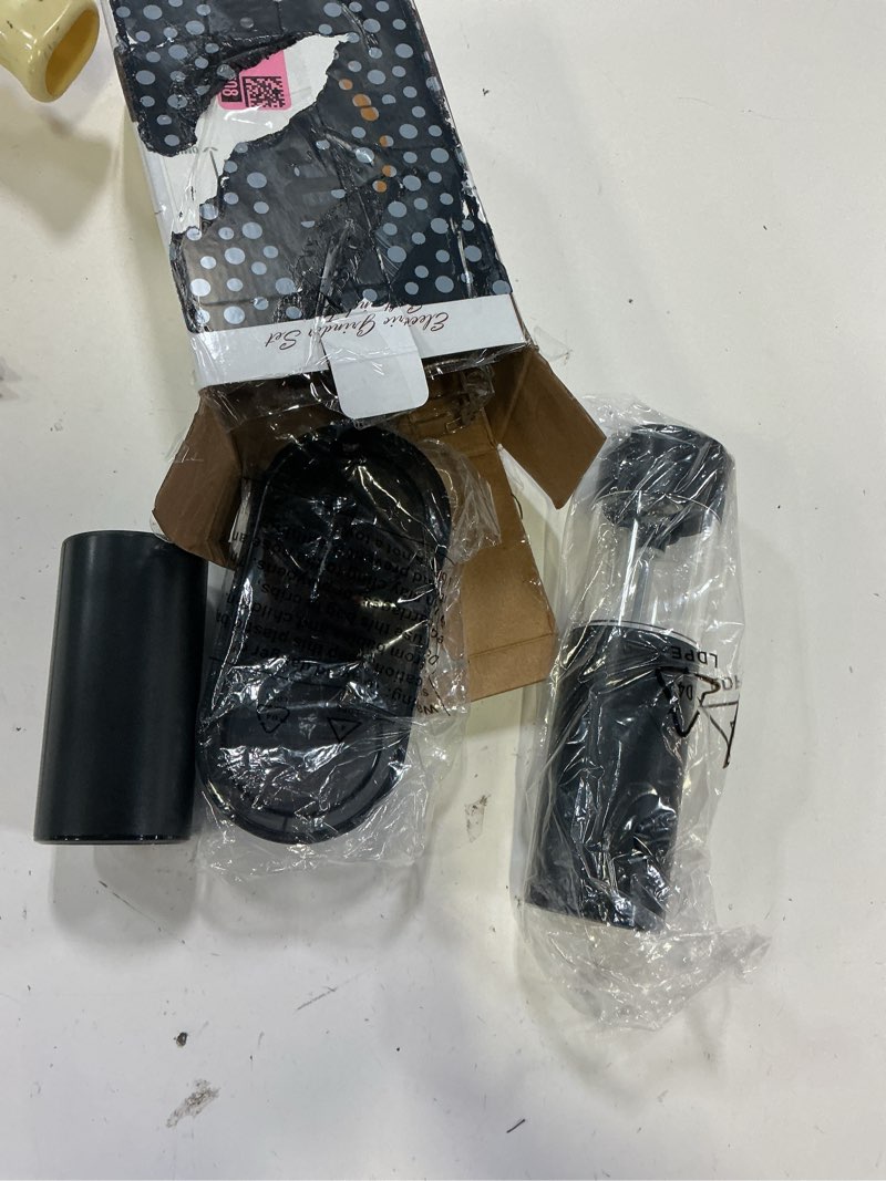 Condition photo showing Good Condition for electric salt and pepper grinder set automatic battery pepper mill shakers adjustable coarseness upgraded larger capacity with led home and kitchen appliances birthday gifts for women mom black/black