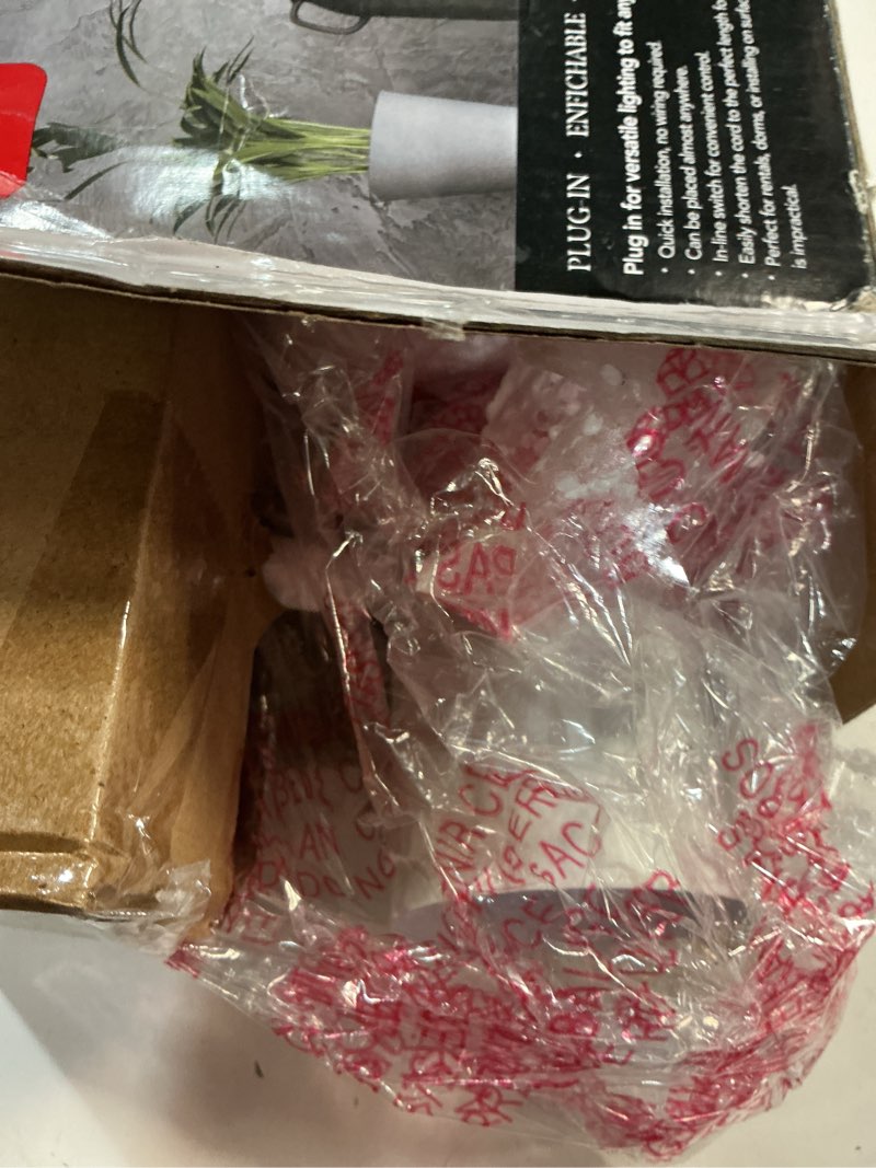 Condition photo showing Good Condition for GLOBE Electric 60024 3-Light Plug-in Track Lighting, Adjustable Heads, Matte White Finish, 22-inch, GU10 Base, 15-Foot Cord with in-Line Switch, Modern Ceiling Light for Apartments and Rentals Dale (White)