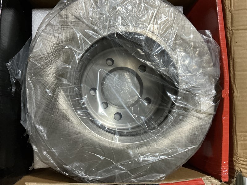 Condition photo showing Good Condition for a-premium 13.31 inch (338 mm) front vented disc brake rotors + ceramic pads kit compatible with select bmw models - 135i 2008-2013, 135is 2013, 6-pc set