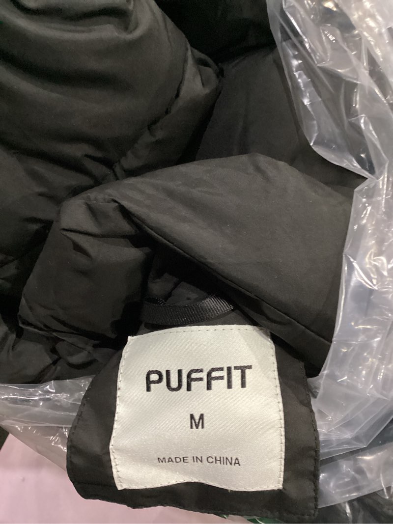 Condition photo showing Good Condition for Women's Cropped Puffer Jackets,Warm Winter Jacket with Removable Hood,Zipped Pockets,Short Ladies Quilted Coat Medium Black