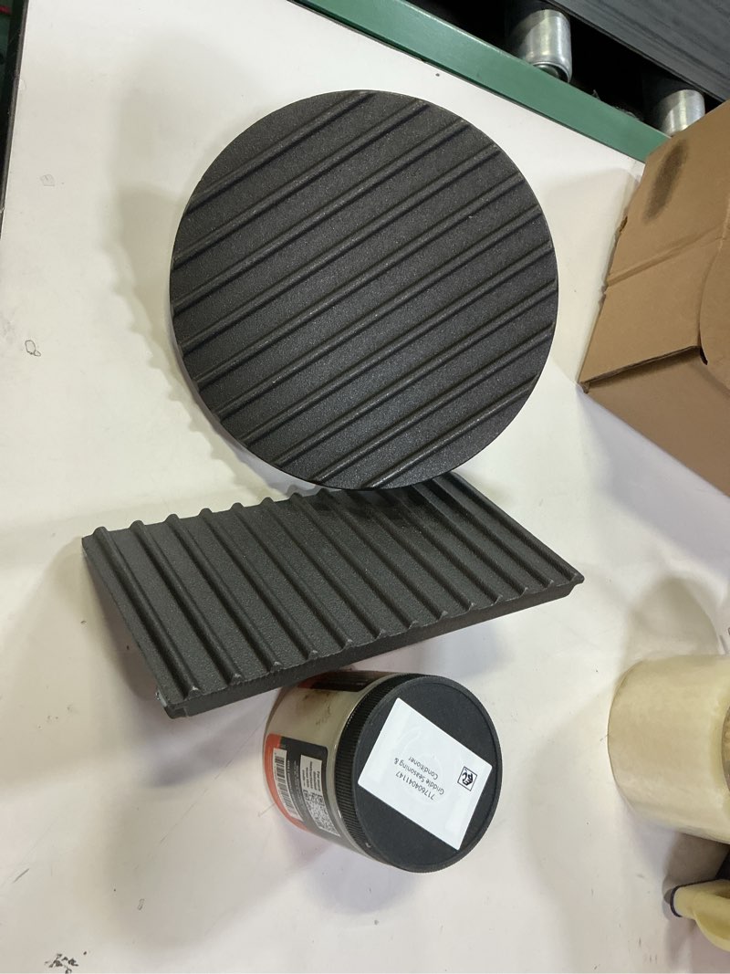Condition photo showing Good Condition for 3 pcs cast iron grill press, 7.1x7.1x3.1 inch round bacon press with wooden handle for grill tools bbq tools