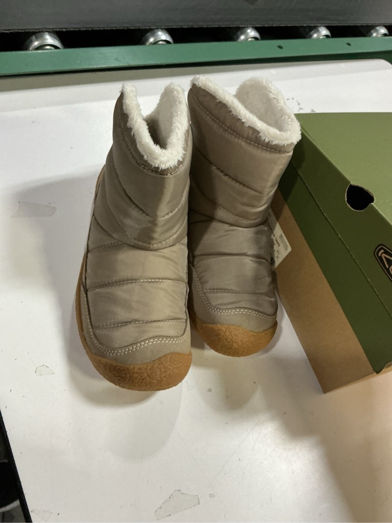 Condition photo showing New/Like New for ( SZ 6.5)KEEN womens Howser Fold Down 6.5 Timberwolf/Plaza Taupe