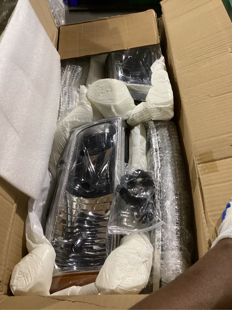 Condition photo showing Good Condition for headlights compatible with 2003-2007 chevy silverado1500/2500/3500/1500hd/2500hd, 2003-2006 chevrolet avalanche 1500/2500