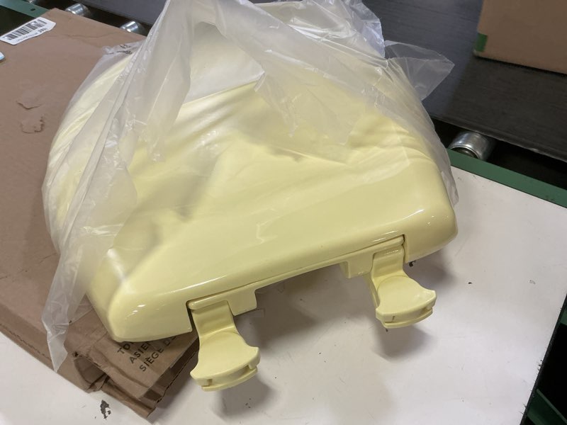 Condition photo showing Good Condition for bemis classic colors slow close toilet seat, easy clean hinges and durable plastic seat, made in usa, round, yellow round yellow