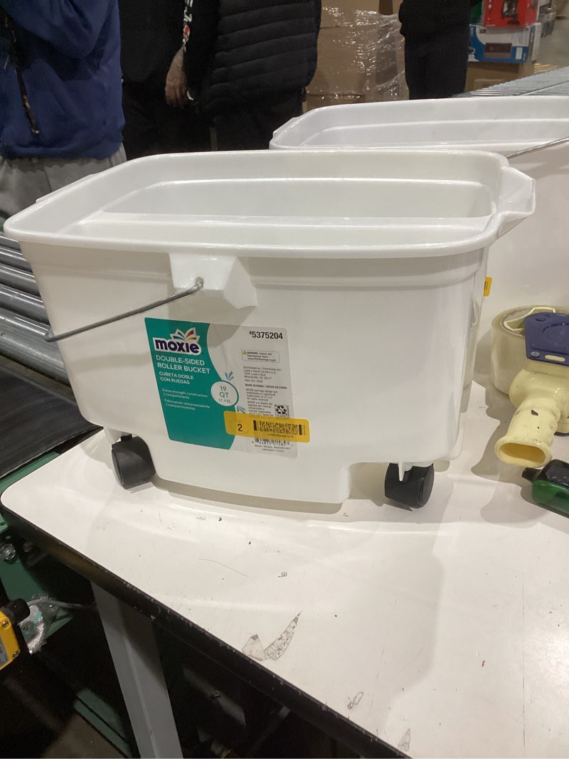 Condition photo showing Good Condition for Moxie double-sided roller bucket 19qt
