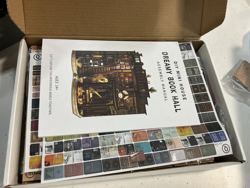 Condition photo showing Good Condition for dreamy book hall diy assembly house kit – luxurious retro library model, 888-piece high-difficulty challenge 3d puzzle for adult